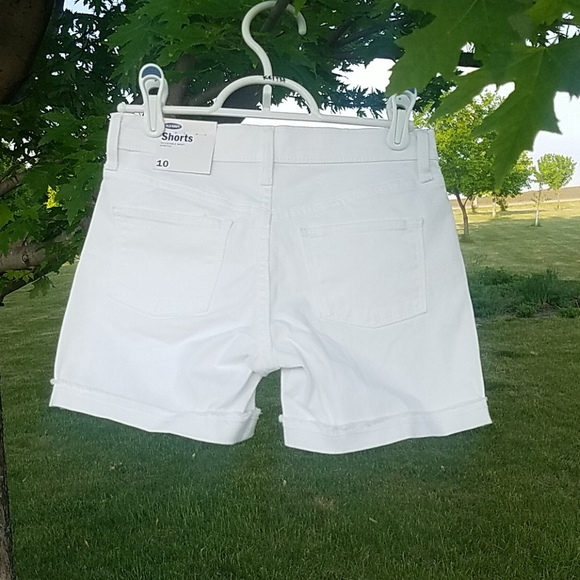 Old Navy Other - Old Navy mid-length shorts white size 10